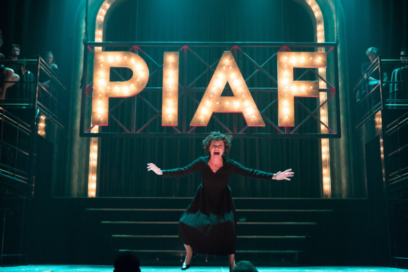 Louise Pitre, Set by Michael Gianfrancesco, Lighting by Michael Walton, Costume by Louise Bourret, photo by Cylla Von Tiedemann 1
